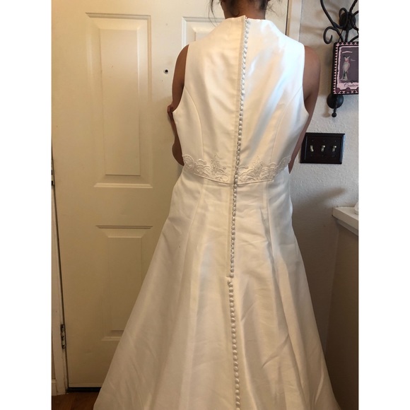 OMG Oleg Cassini High Neck Beautiful Button Detail - Picture 8 of 8